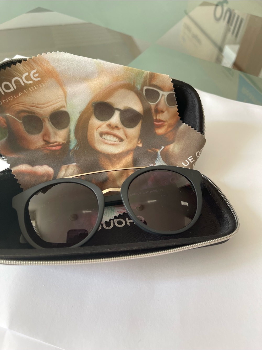 Black Women's Round Sunglasses - Matte Black